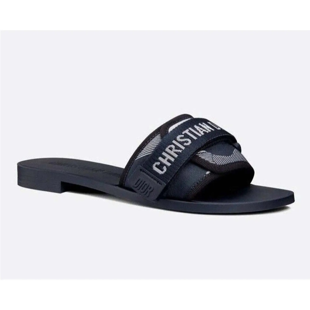 Christian Dior (R)Evolution Slide - Picture 4 of 10